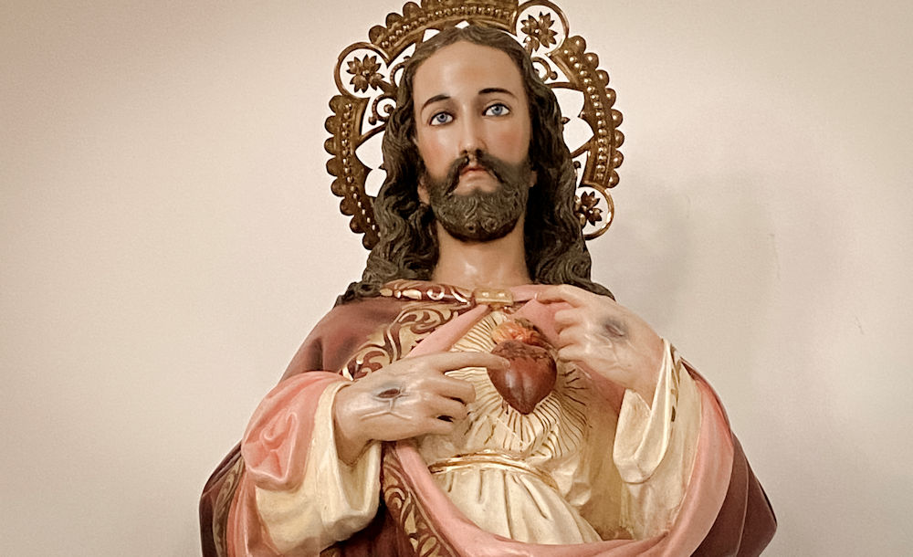 Statue of the Sacred Heart of Jesus